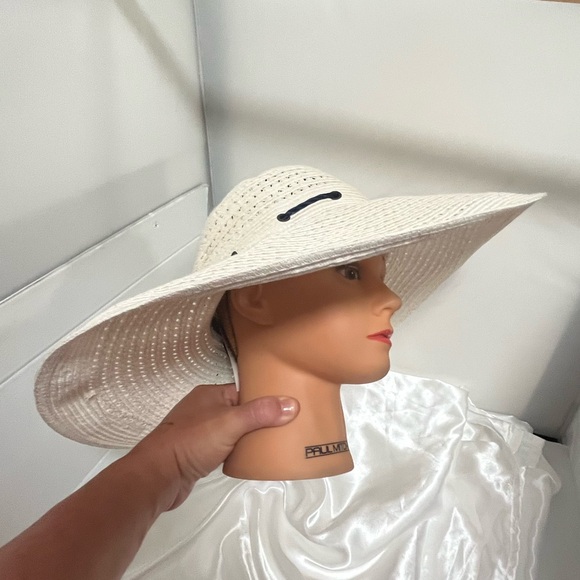 Ralph Lauren Cream Sun Hat - Picture 2 of 12